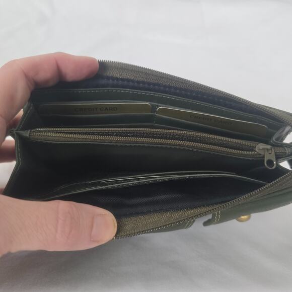 Merona Clutch or Wallet Dark Green 8" x 4" x 2" Zip Closure Snap Pockets NWT - Picture 6 of 16